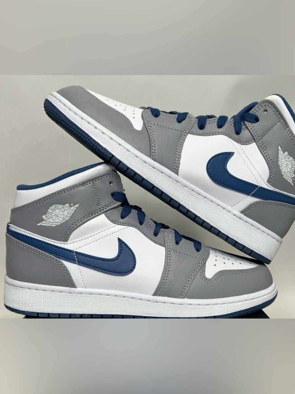 Nike Men's Mid-Top Sneakers in Gray, White & Navy Size 6